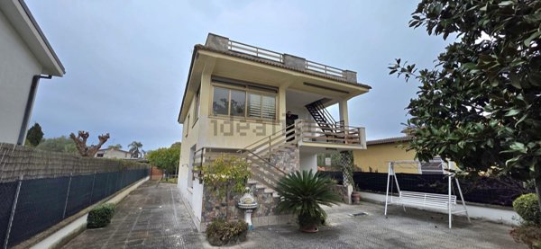 casa indipendente in vendita a Latina in zona Foce Verde