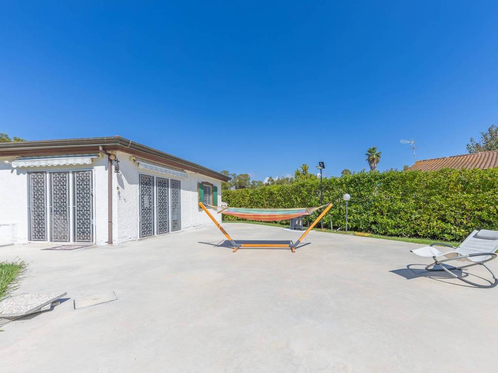 casa indipendente in vendita a Latina in zona Foce Verde