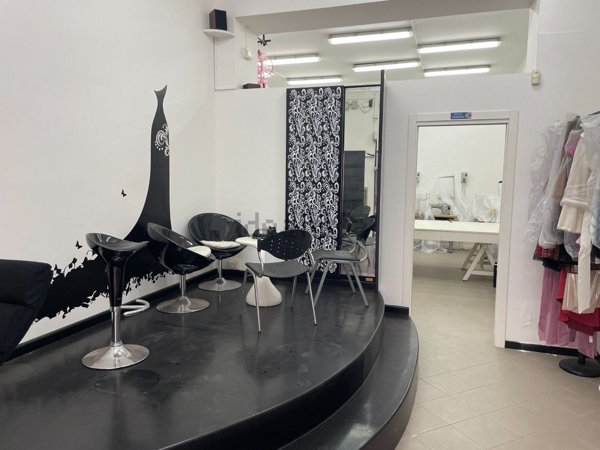 locale commerciale in vendita a Latina