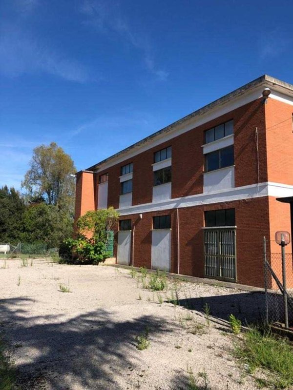 capannone in vendita a Latina in zona Borgo San Michele