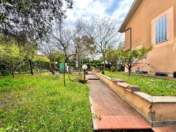 casa indipendente in vendita a Latina