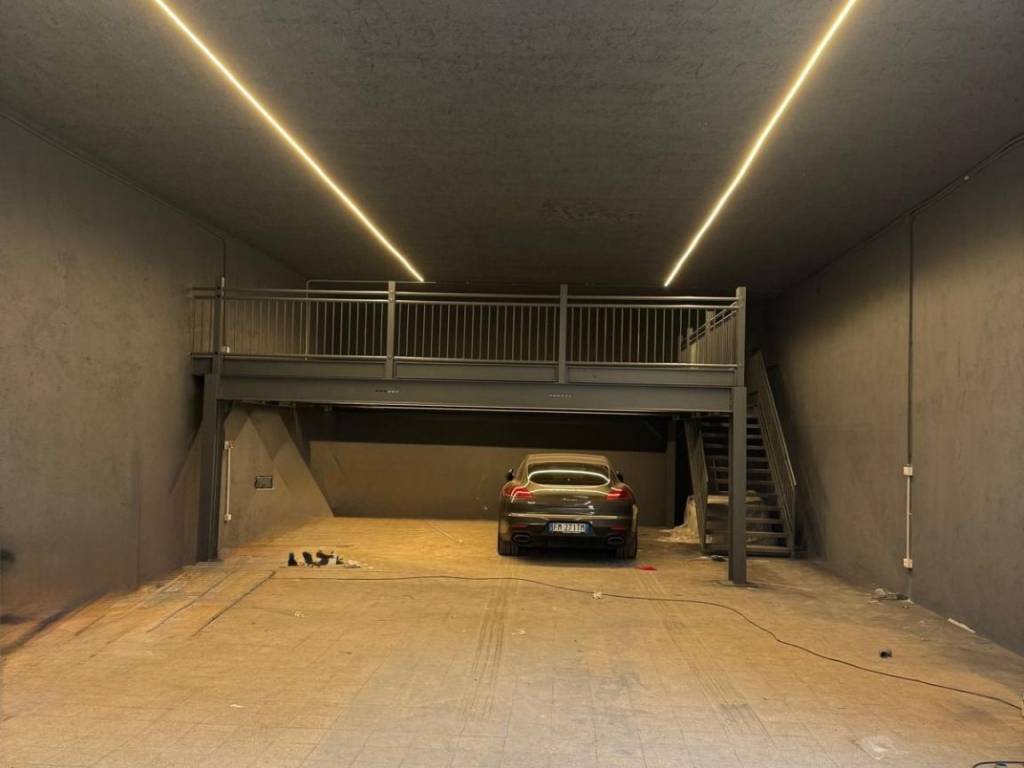 locale commerciale in vendita a Latina