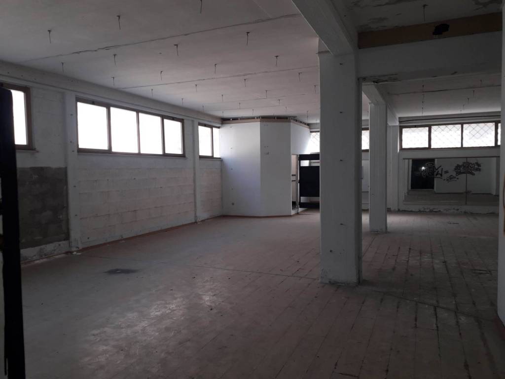 negozio in vendita a Latina in zona Centro Città