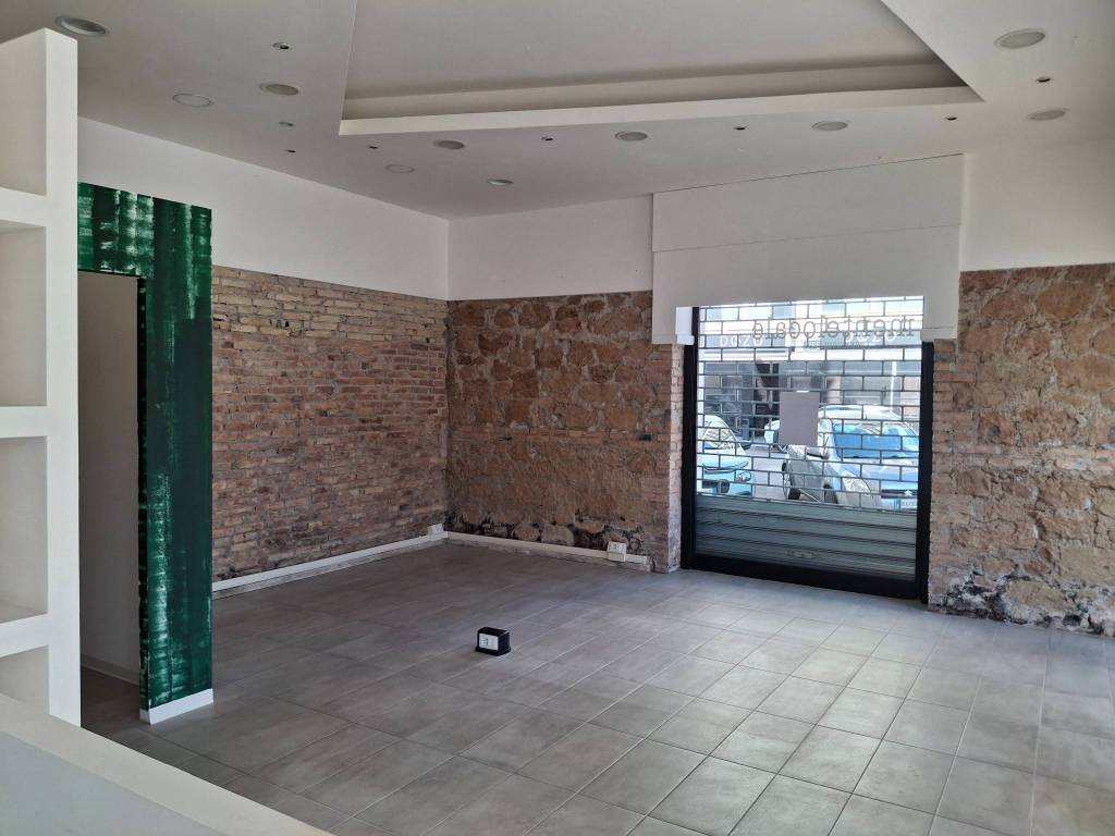 negozio in vendita a Latina in zona Centro Città