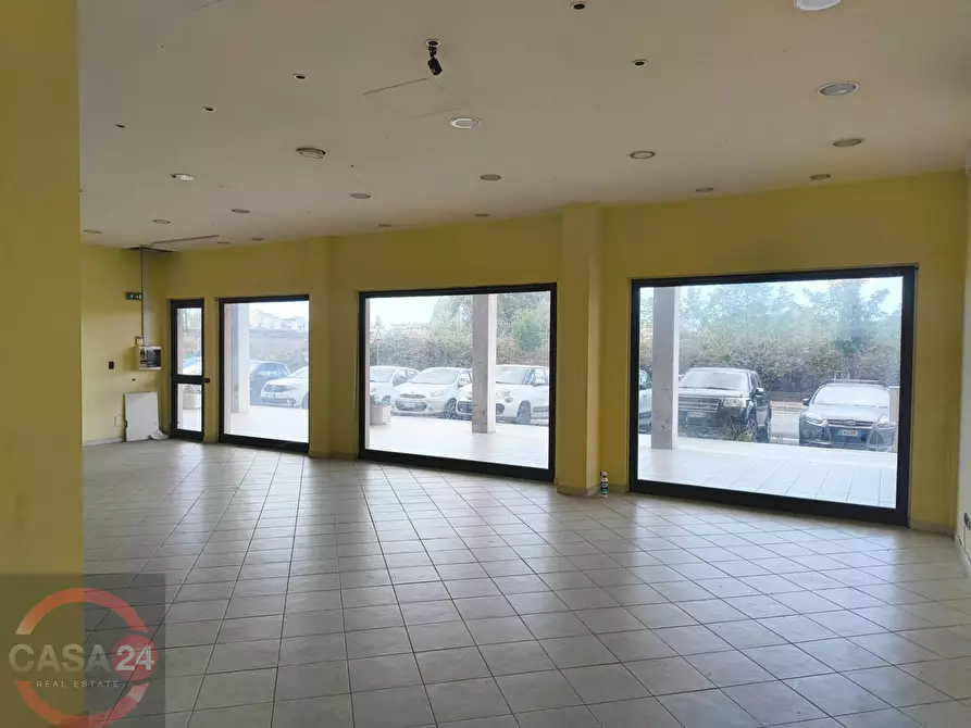 locale commerciale in vendita a Latina in zona Centro Città