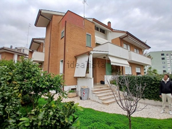 casa indipendente in vendita a Latina