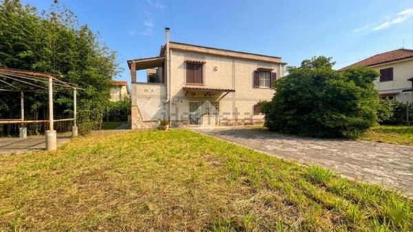 casa indipendente in vendita a Latina in zona Borgo Sabotino