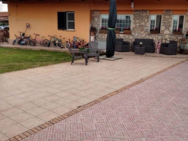 casa indipendente in vendita a Latina in zona Foce Verde