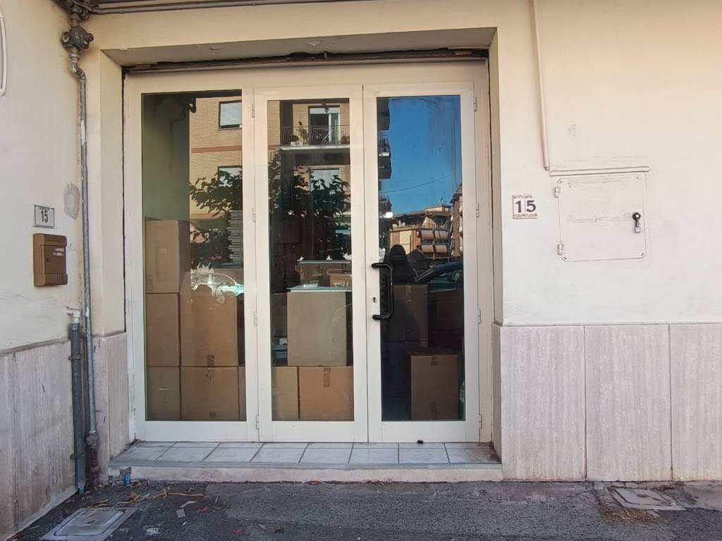 negozio in vendita a Latina in zona Centro Città