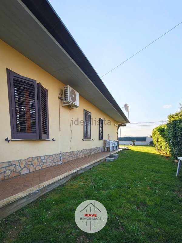 casa indipendente in vendita a Latina