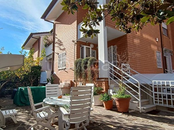casa indipendente in vendita a Latina in zona Centro Città