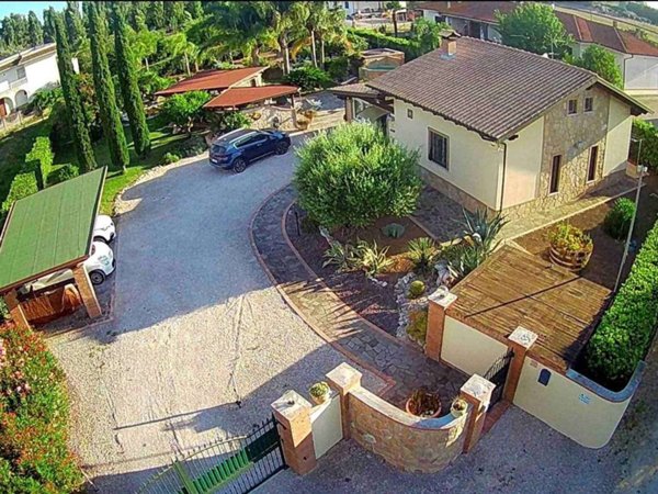 casa indipendente in vendita a Latina