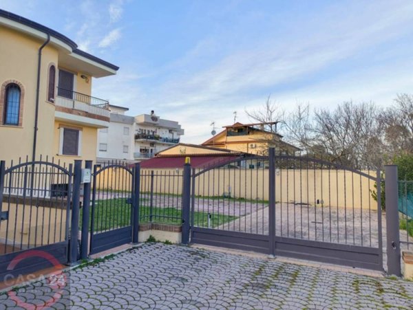 casa indipendente in vendita a Latina
