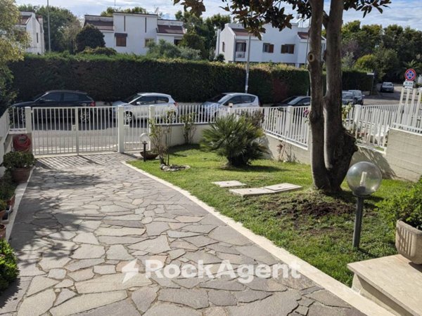 casa indipendente in vendita a Latina