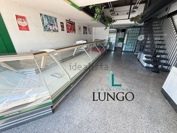 locale commerciale in vendita a Latina