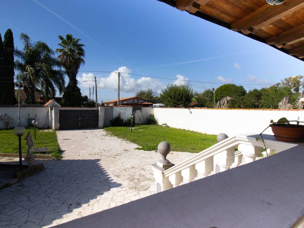 casa indipendente in vendita a Latina in zona Foce Verde