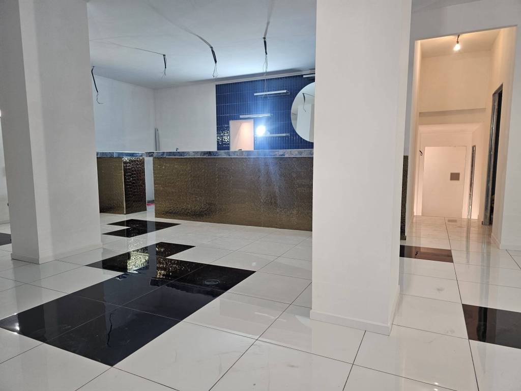 negozio in vendita a Latina in zona Centro Città