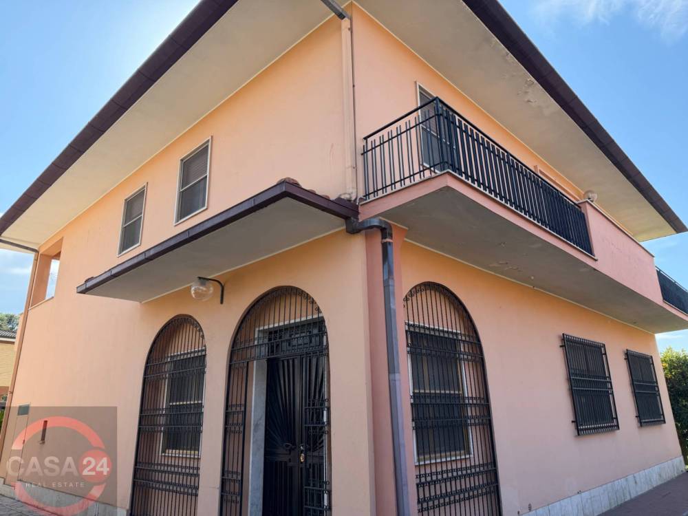 casa indipendente in vendita a Latina in zona Latina Scalo