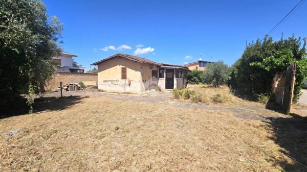 casa indipendente in vendita a Latina in zona Foce Verde