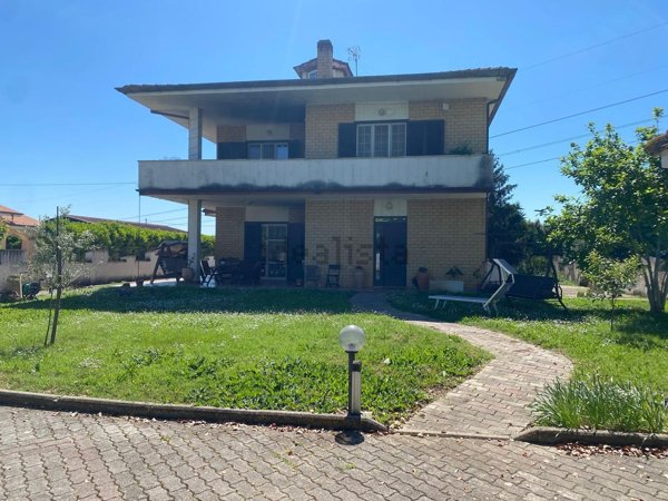 casa indipendente in vendita a Latina