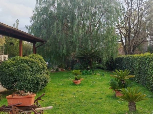 casa indipendente in vendita a Latina