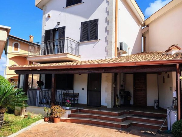casa indipendente in vendita a Latina in zona Borgo Carso