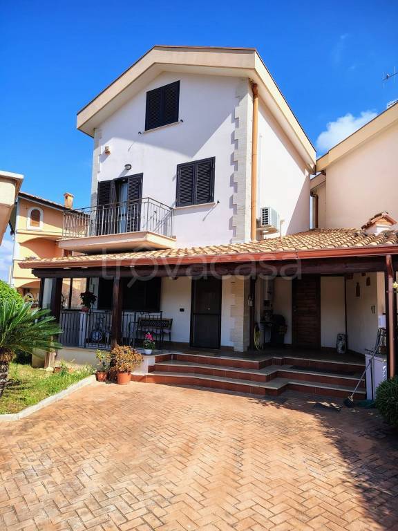 casa indipendente in vendita a Latina in zona Latina Scalo