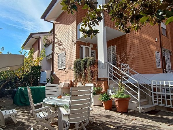 casa indipendente in vendita a Latina