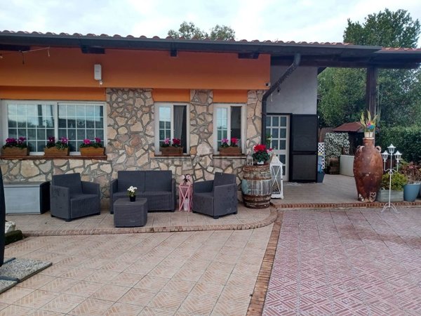 casa indipendente in vendita a Latina in zona Borgo Sabotino