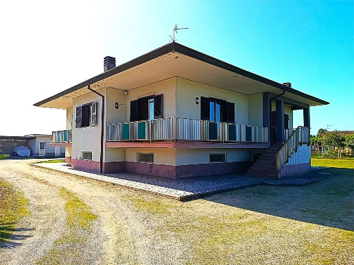 casa indipendente in vendita a Latina in zona Borgo Sabotino
