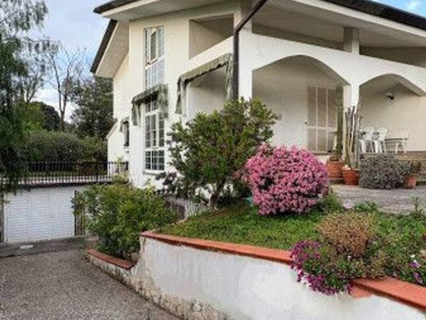 casa indipendente in vendita a Latina