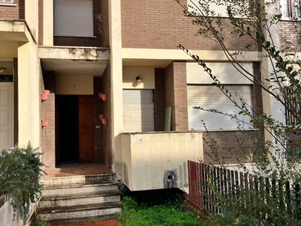 casa indipendente in vendita a Latina
