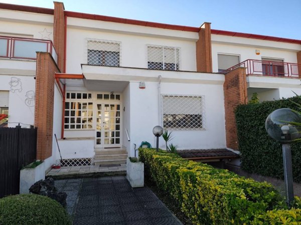 casa indipendente in vendita a Latina in zona Centro Città
