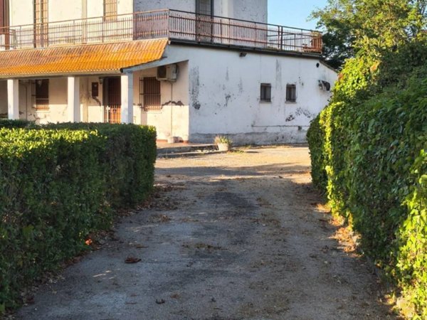 casa indipendente in vendita a Latina in zona Borgo Sabotino