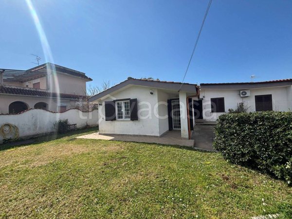 casa indipendente in vendita a Latina in zona Foce Verde