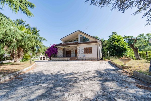 casa indipendente in vendita a Latina