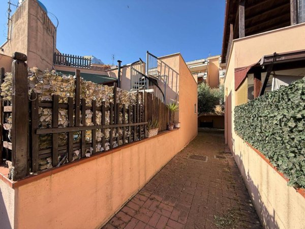 casa indipendente in vendita a Latina in zona Foce Verde