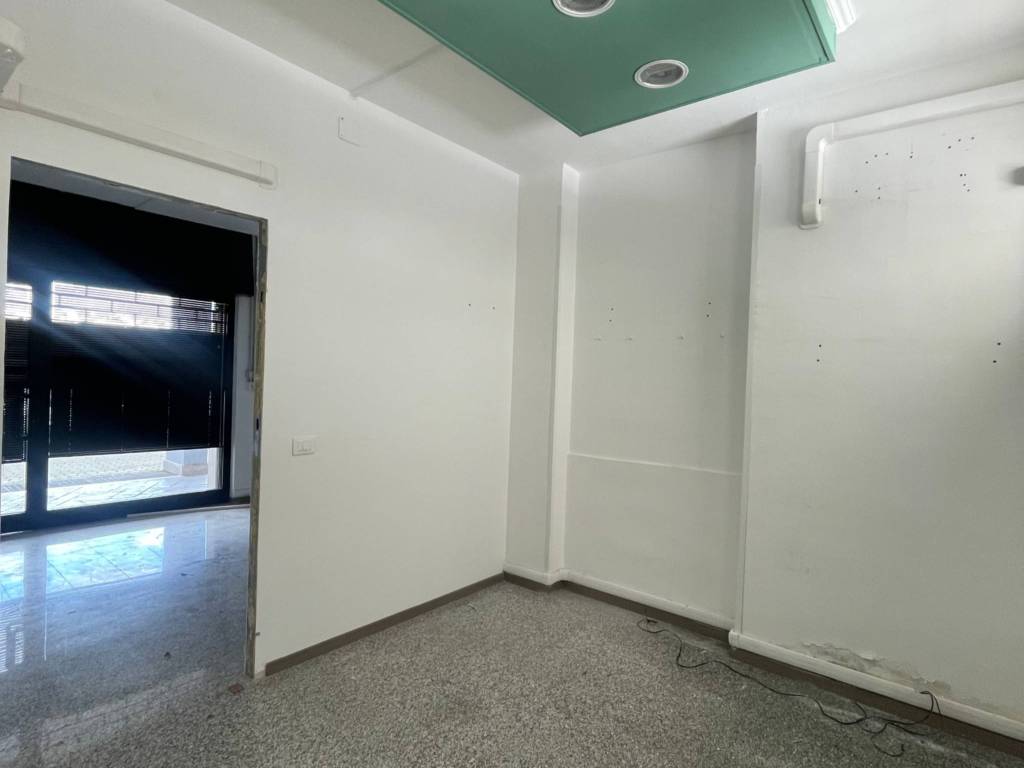 locale commerciale in vendita a Latina