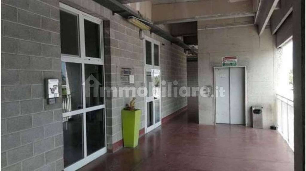 locale commerciale in vendita a Latina in zona Epitaffio