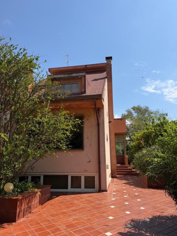 casa indipendente in vendita a Latina