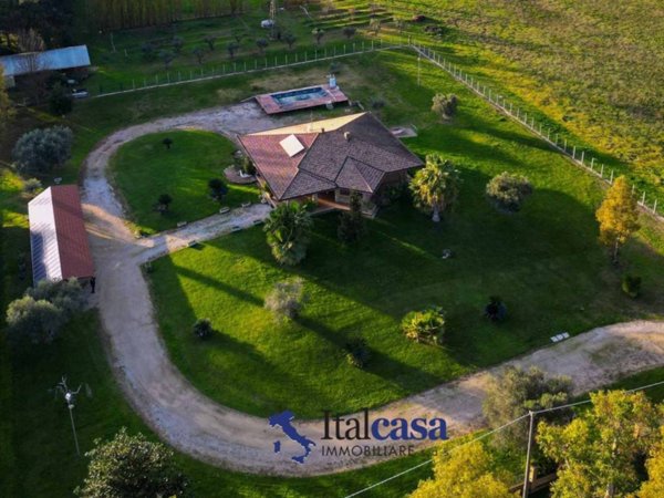 casa indipendente in vendita a Latina in zona Acciarella