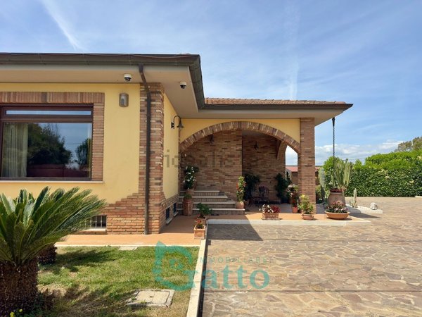casa indipendente in vendita a Latina