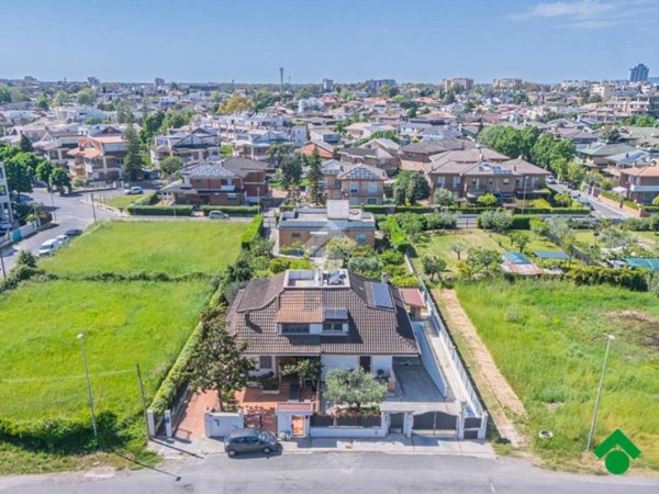 casa indipendente in vendita a Latina