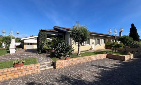 casa indipendente in vendita a Latina