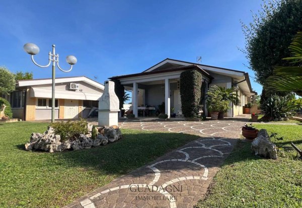 casa indipendente in vendita a Latina