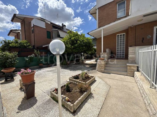 casa indipendente in vendita a Latina