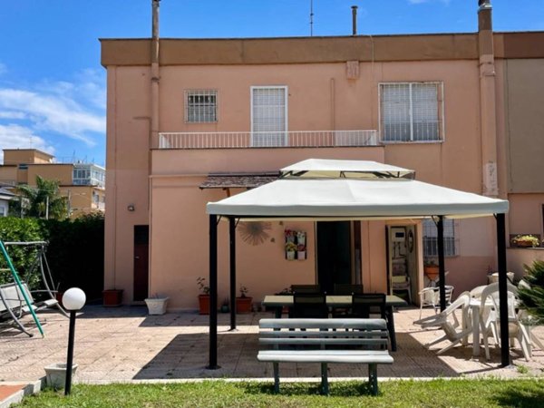 casa indipendente in vendita a Latina in zona Centro Città