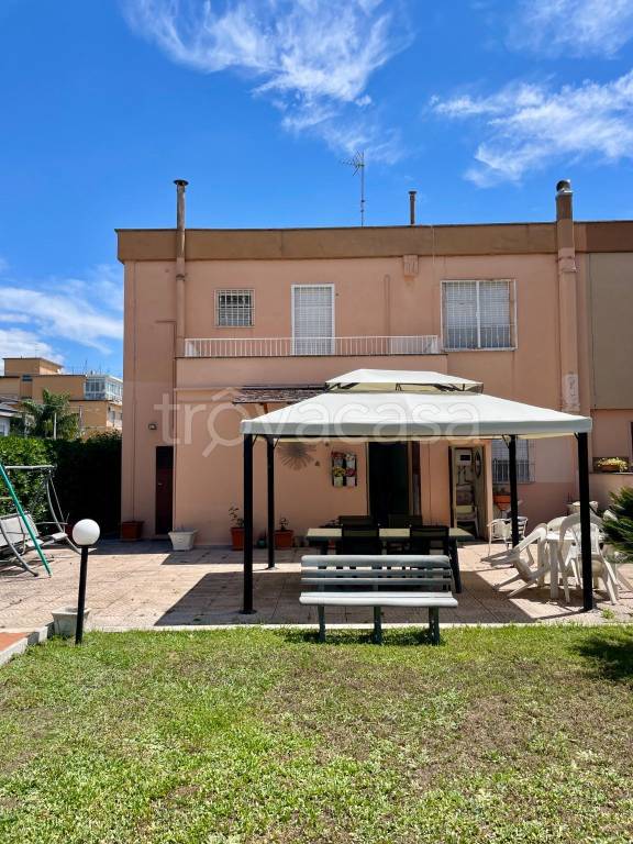casa indipendente in vendita a Latina