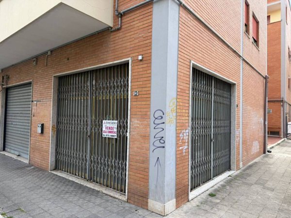 negozio in vendita a Latina in zona Centro Città