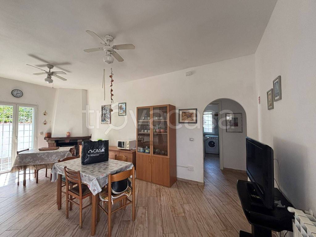 casa indipendente in vendita a Latina in zona Foce Verde